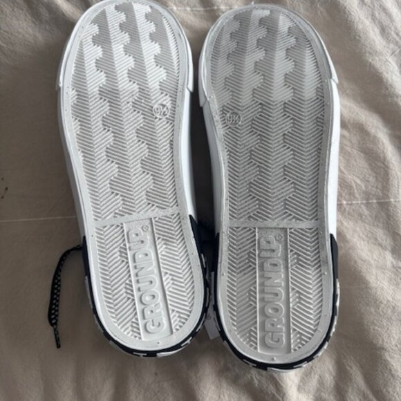 Disney Minnie Mouse Women's Low-top Court Sneakers - Picture 6 of 8